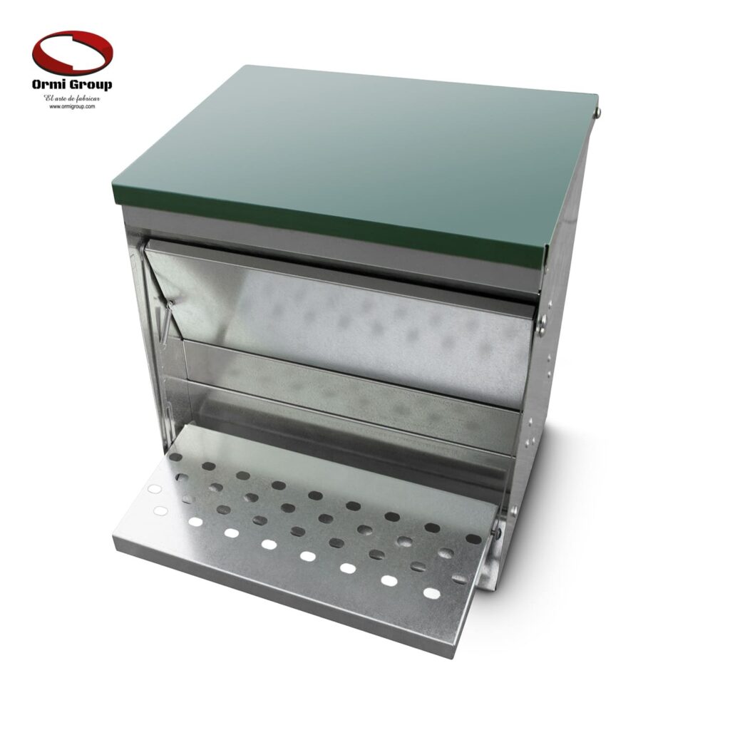 Chicken Poultry Feeder Treadle top